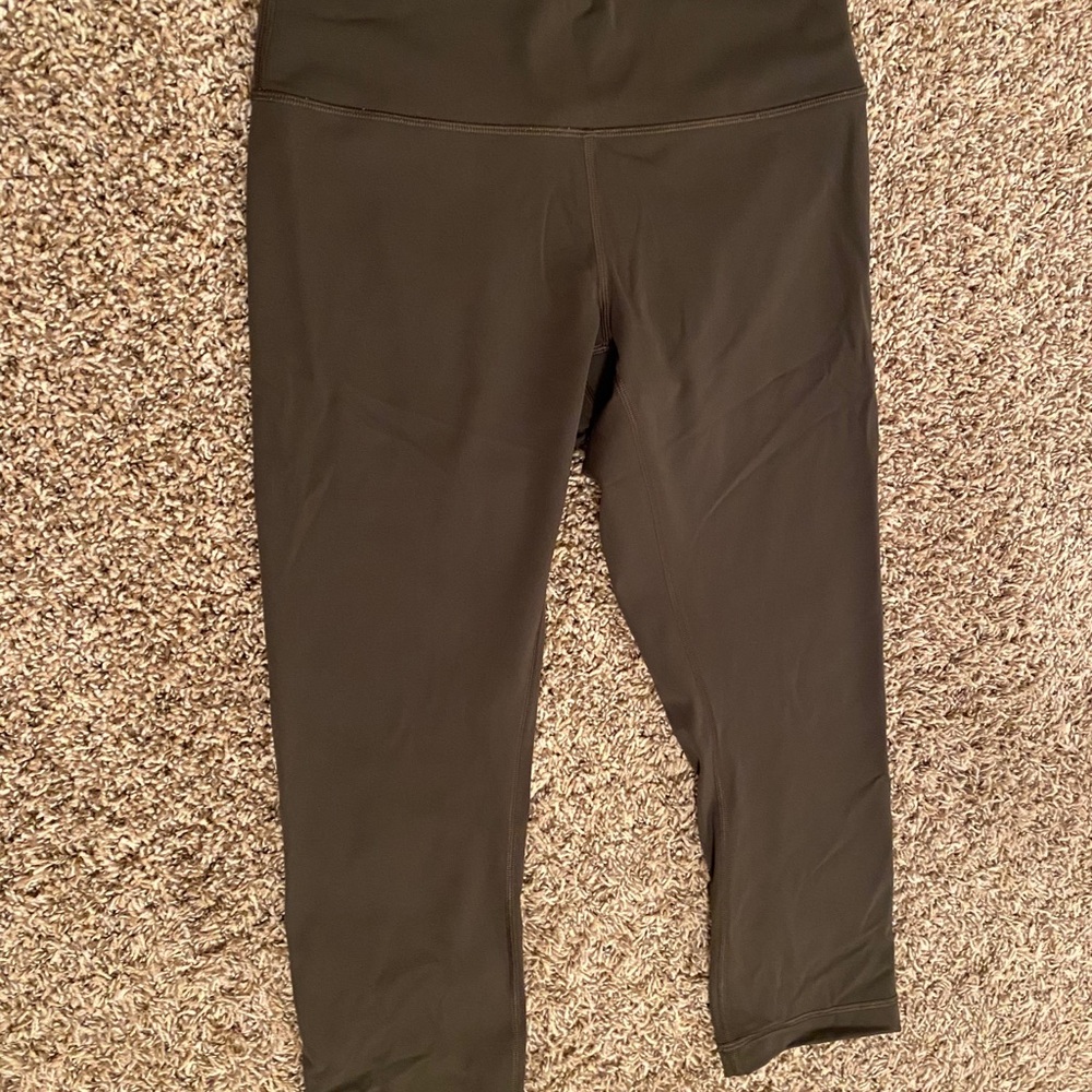 Olive wunder under lululemon cropped legging